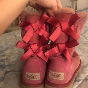 Pink bow uggs